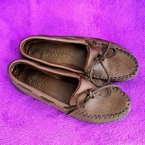 WOMENS MINNETONKA MOCCASINS SIZE 8